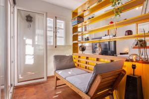 Duquesa port studio apartment - bright sunlit terrace