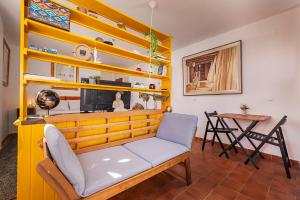 Duquesa port studio apartment - bright sunlit terrace