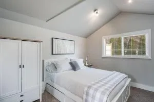 Adorable Cottage near Scenic Waterfront Park - Getchell