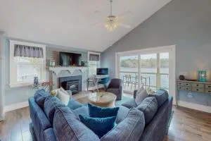 Shoreline Splendor - Buzzards Bay