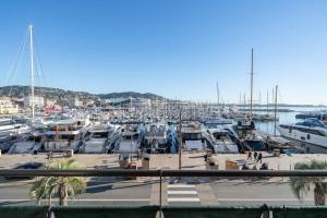 Cozystay 1669 Old Port View Elegant 3-Bedroom Apartment