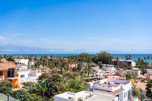 Nerea Golden Zone - 3 Blocks to Beach