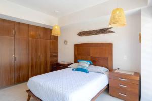 Nerea Golden Zone - 3 Blocks to Beach