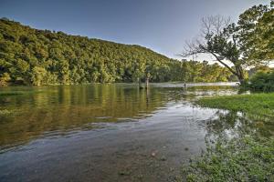 5 Mi to Strip! Pointe Royale Condo with Indoor Pool