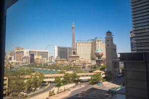 PENTHOUSE SUITE On The Strip - 2Bd2Ba