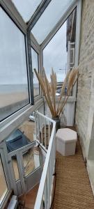 Maisons de vacances Maison de 3 chambres avec vue sur la mer balcon et wifi a Grandcamp Maisy : photos des chambres