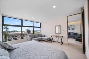 BALTIA Luxurious One Bedroom Ap