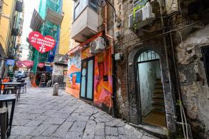 Murales In Bed Quartieri Spagnoli