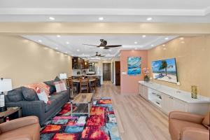 Stylish 2-Bedroom Beach Condo with Ocean-View Deck, Lush Pool Area & 2-Minute Walk to Flamingo Beach