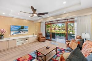 Stylish 2-Bedroom Beach Condo with Ocean-View Deck, Lush Pool Area & 2-Minute Walk to Flamingo Beach