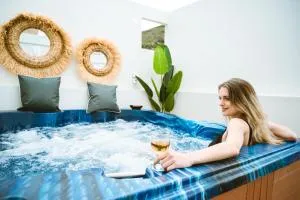 Erotokritos Deluxe Suite With Jacuzzi - Moustákos