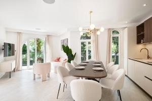 VILLA DES PERGOLAS 12 Pers-Parking-Jardin -JACUZZI - arrét TRAM , 5 min plages ,