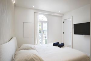 VILLA DES PERGOLAS 12 Pers-Parking-Jardin -JACUZZI - arrét TRAM , 5 min plages ,