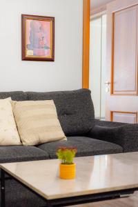 Heart of Downtown 3 ROOMS Apartment Self Check in