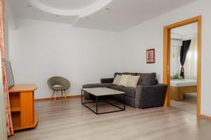 Heart of Downtown 3 ROOMS Apartment Self Check in