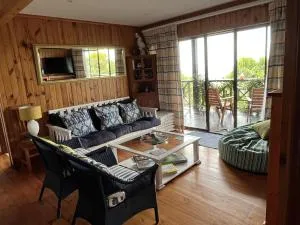 Peaceful guest suite with balcony views and garden setting - Brenton-on-Sea