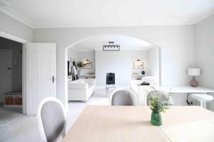 Beautiful Top Floor Clifton Apartment