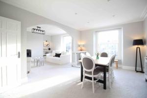Beautiful Top Floor Clifton Apartment