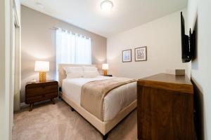 Premium 5-Bed Townhome Themed Perfect Location