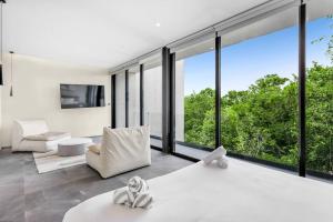 Kite 5 Bed, Self Checkin, Pool, Sleep 14 in Great Neighborhood