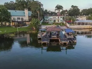 Lakefront Duplex with Pontoon Boat 2 Bedroom Home - Mount Dora