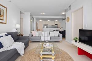 A Comfy 2BR Apt for 7 Next to Darling Harbour