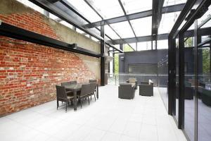 A Stylish & Comfy 2BR Apt Near Southern Cross