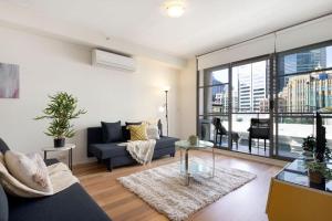 A Stylish & Bright Suite Next to Darling Harbour