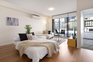 A Stylish & Bright Suite Next to Darling Harbour