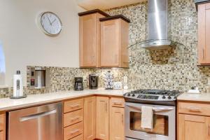 Walk Downtown Stunning Condo with Attached Garage