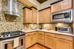 Walk Downtown Stunning Condo with Attached Garage