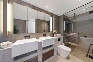 A Cozy 3BR Apt with Panoramic Views FREE Parking