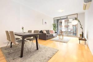 A Stylish & Cozy Studio Next To Darling Harbour