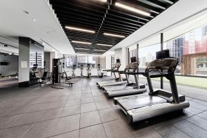 Stylish & Modern 2BR Apt Near Victoria Market