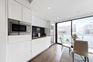 A Stylish Apt for 4 Near Queen Victoria Market