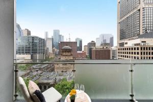 A Stylish Apt for 4 Near Queen Victoria Market