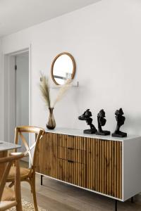 A Lux 2BR Apt Next to Melbourne Uni FREE Parking