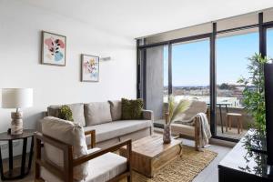 A Lux 2BR Apt Next to Melbourne Uni FREE Parking