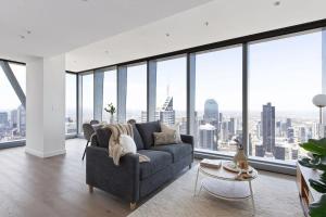 A 2BR Apt with Stunning City Views FREE Parking