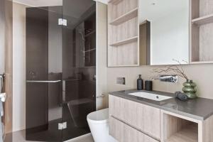 A 2BR Apt with Amazing City Views, FREE Parking