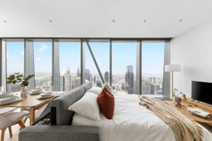 A Chic 2BR Apt with Panoramic Views FREE Parking