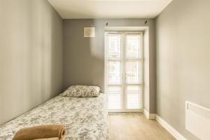 Modern Elegant Central Apt with Parking