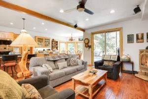 Peaceful Rhododendron Cabin with Fire Pit and Hot Tub!