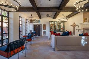 Casa Almira 5BR Luxury Home with Pool, Hot Tub & Rooftop