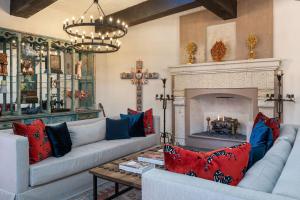 Casa Almira 5BR Luxury Home with Pool, Hot Tub & Rooftop