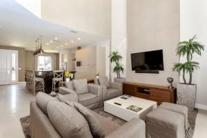 Disney Dream Home (7662508)