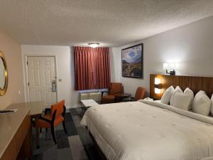 King Room  No Pets room in Wayside Motor Inn