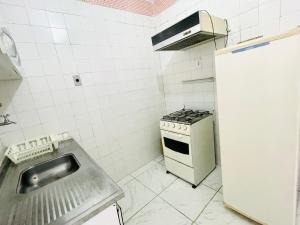 2 quartos, 2 banheiros, sala e cozinha - 2 minutos para a praiano Porto da Barra - 201-40