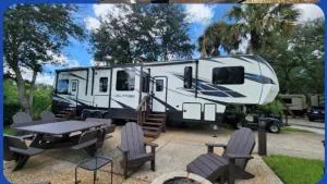 2 bedroom glamping RV w/golf cart - River Ranch