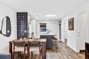 Top Floor Condo with Balcony - Steps To Lifts & Main Street condo